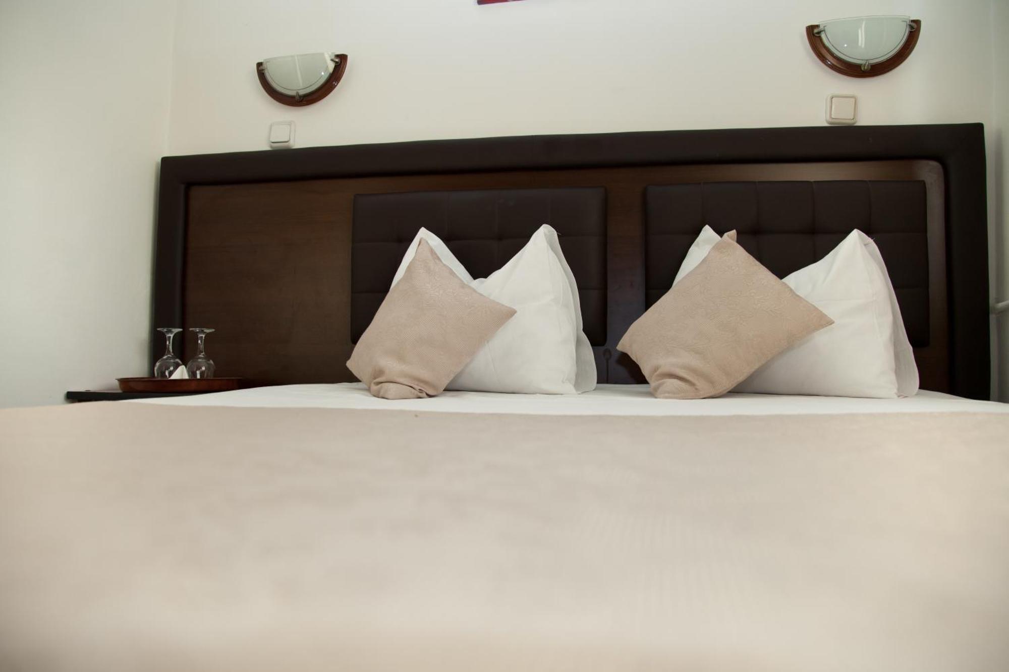 Hotel Metropol Питещ Стая снимка