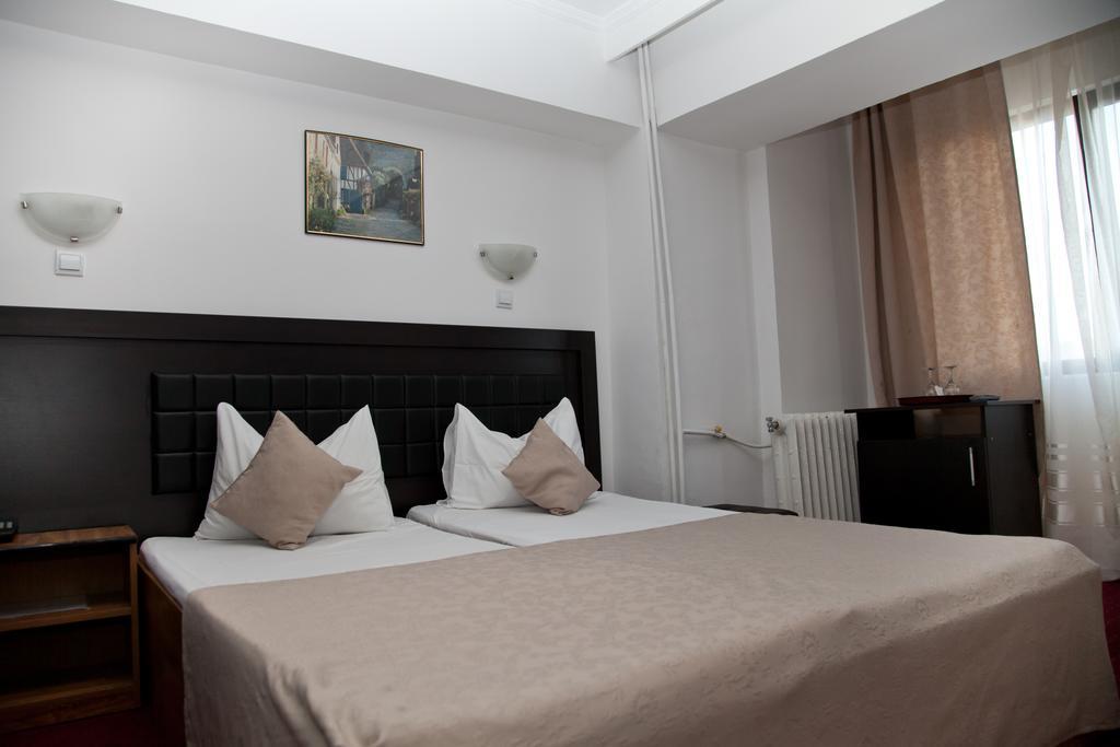 Hotel Metropol Питещ Стая снимка