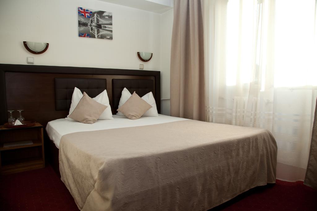 Hotel Metropol Питещ Стая снимка