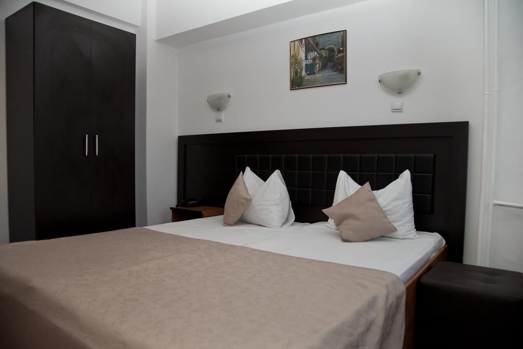 Hotel Metropol Питещ Стая снимка