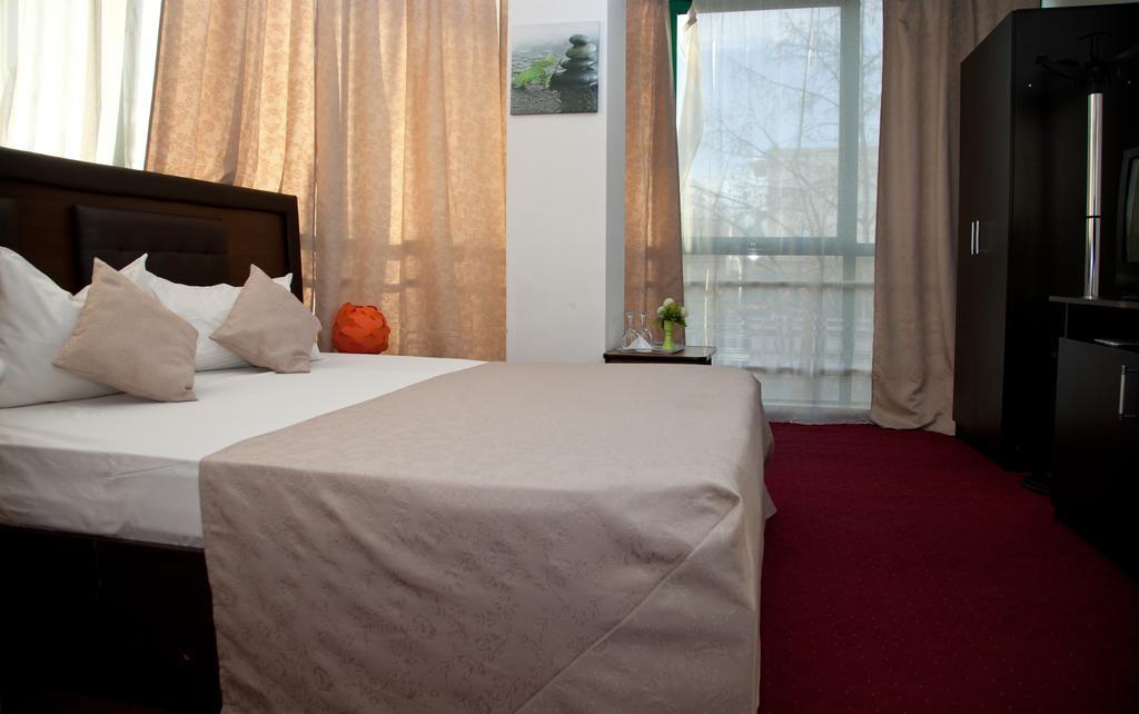 Hotel Metropol Питещ Стая снимка