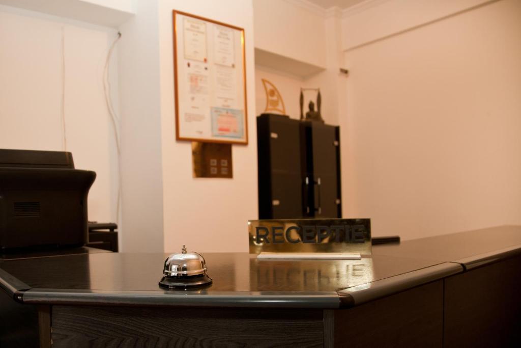 Hotel Metropol Питещ Екстериор снимка