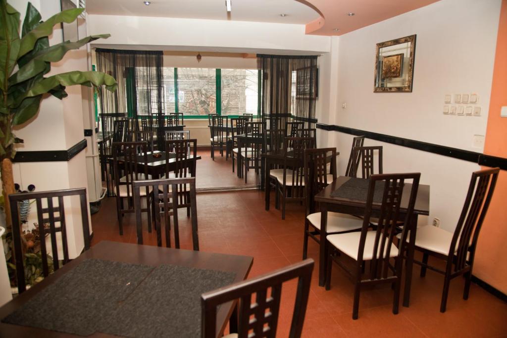 Hotel Metropol Питещ Екстериор снимка
