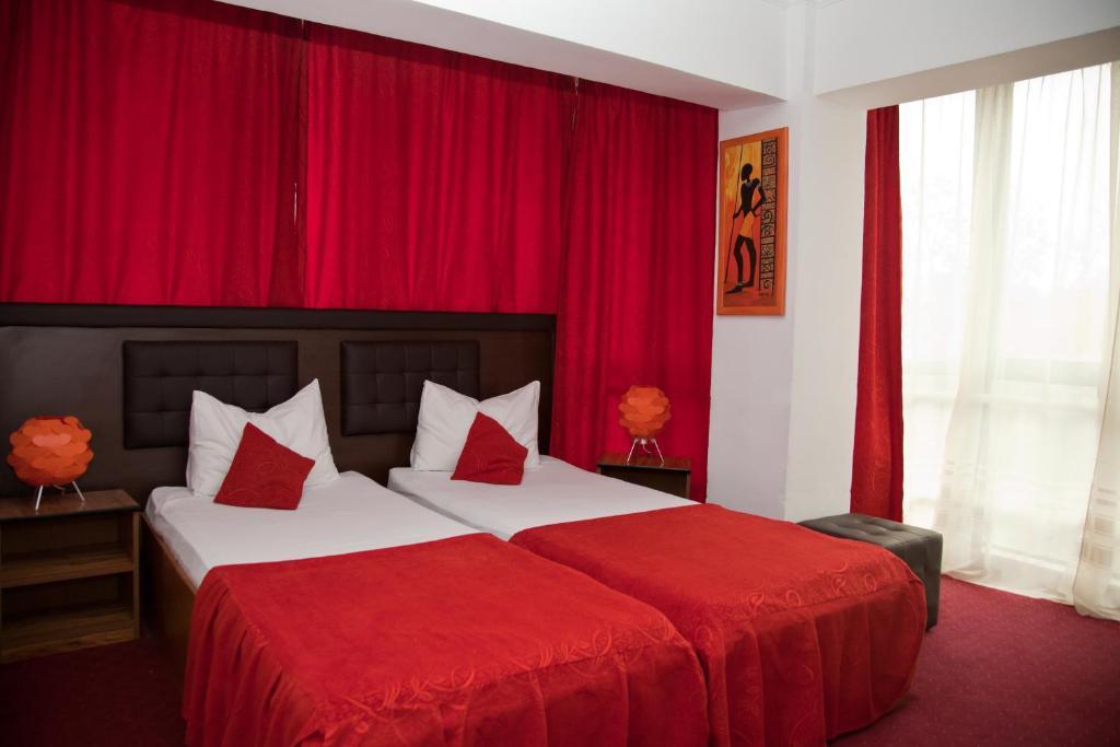 Hotel Metropol Питещ Екстериор снимка
