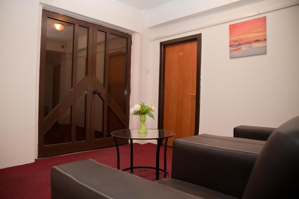 Hotel Metropol Питещ Екстериор снимка