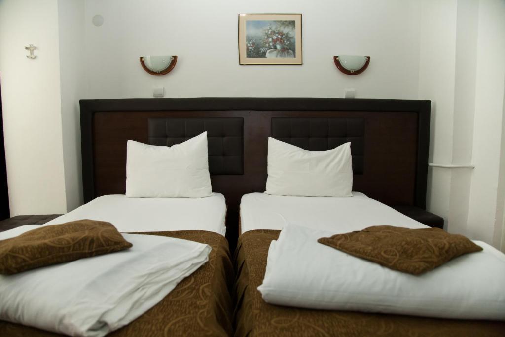 Hotel Metropol Питещ Екстериор снимка